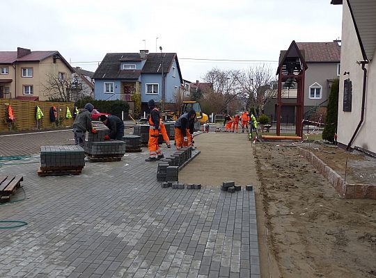Budowa drogi i parkingu przy ulicy Kasztanowej 23232
