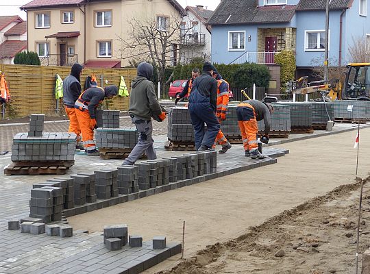 Budowa drogi i parkingu przy ulicy Kasztanowej 23234