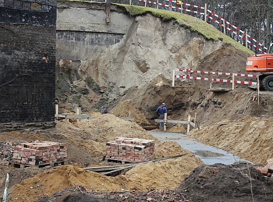 Dokopali się do fundamentów. Przebudowa Wieży 23466