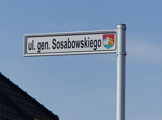 Kładą asfalt na Szarych Szeregów i gen. 23504