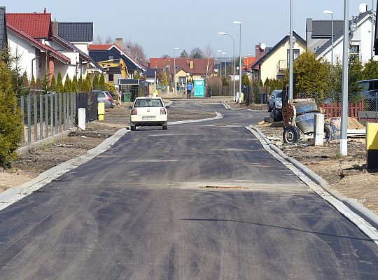 Kładą asfalt na Szarych Szeregów i gen. 23507