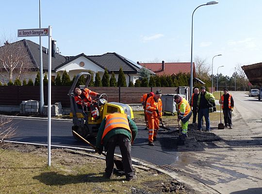 Kładą asfalt na Szarych Szeregów i gen. 23497