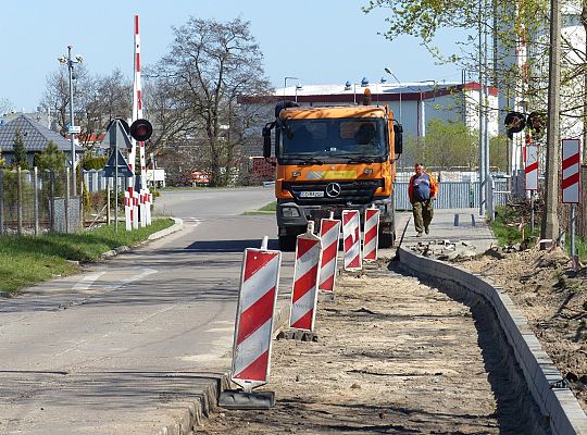 Asfalt zamiast betonowych płyt. Remont Zwarowskiej 23935