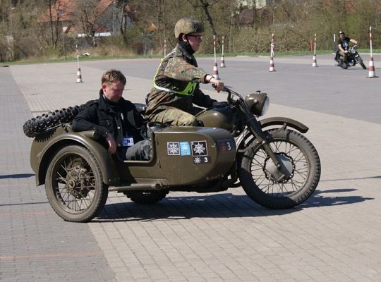 Zabytkowe motocykle rywalizowały na drogach 23946