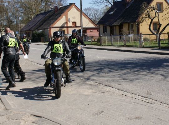 Zabytkowe motocykle rywalizowały na drogach 23955