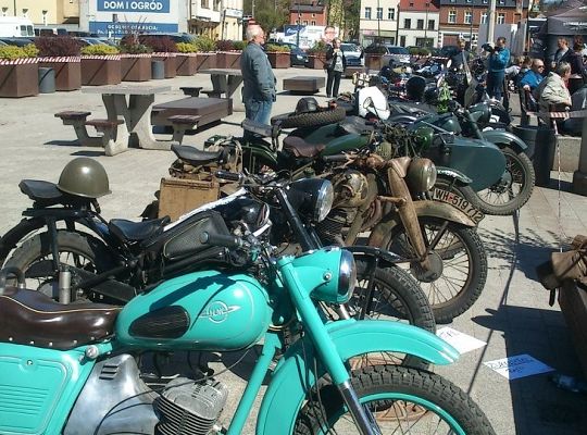 Zabytkowe motocykle rywalizowały na drogach 23964