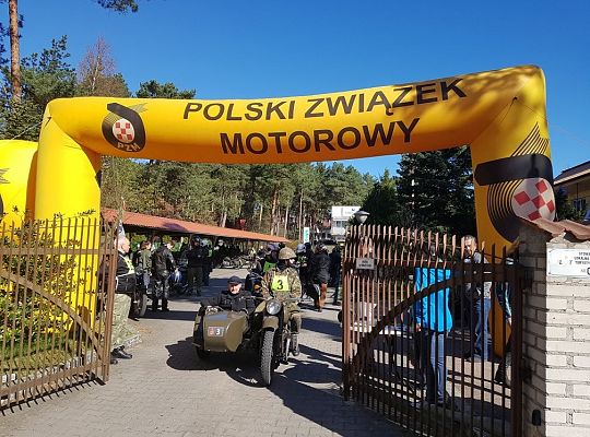 Zabytkowe motocykle rywalizowały na drogach 23965