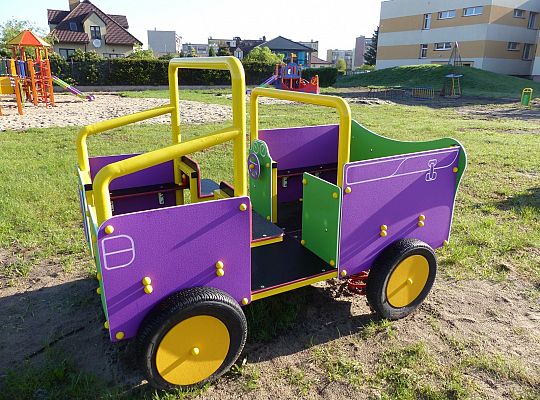 Nowy plac zabaw przy Przedszkolu nr 9 24207