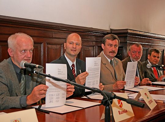 Osiem miast - w obronie funduszy unijnych 891