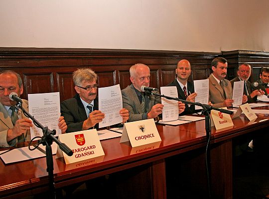 Osiem miast - w obronie funduszy unijnych 892