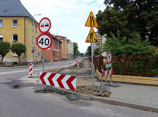 Budowa parkingu i przejścia dla pieszych przy 25631