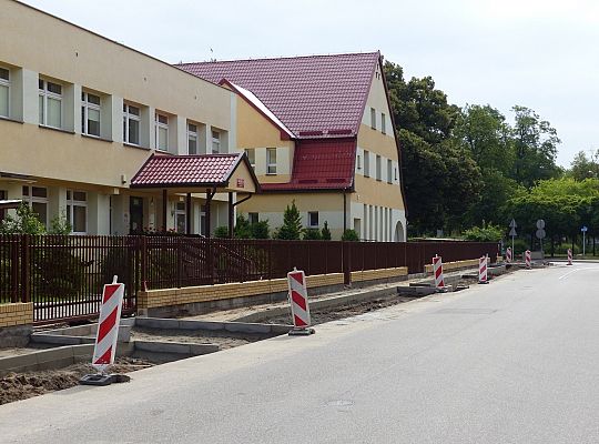 Budowa parkingu i przejścia dla pieszych przy 25637