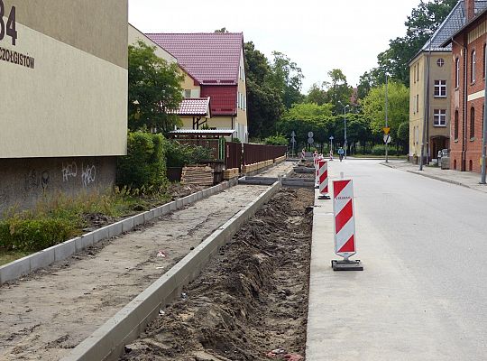 Budowa parkingu i przejścia dla pieszych przy 25638