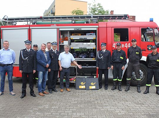 Strażacy ochotnicy z nowym sprzętem ratowniczym 26328