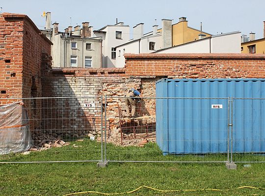 Konserwacja lęborskich obwarowań na ulicy 26393