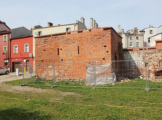 Konserwacja lęborskich obwarowań na ulicy 26394