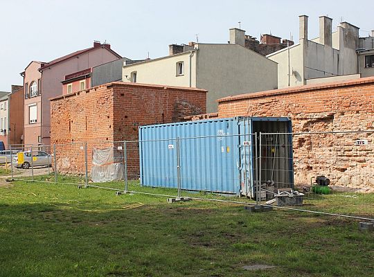 Konserwacja lęborskich obwarowań na ulicy 26396
