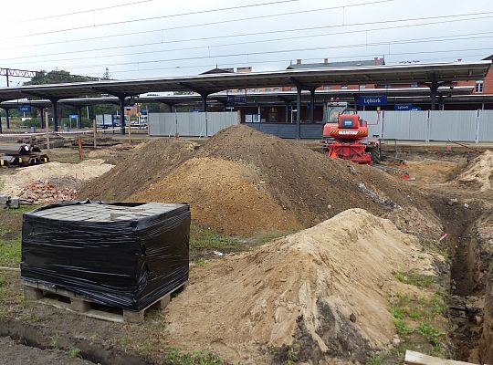 Kopią tunel pod torami kolejowymi 26613