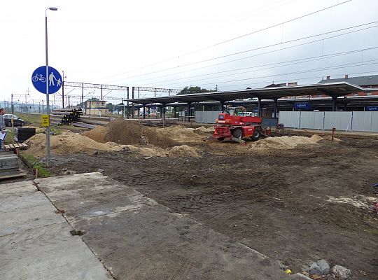 Kopią tunel pod torami kolejowymi 26616