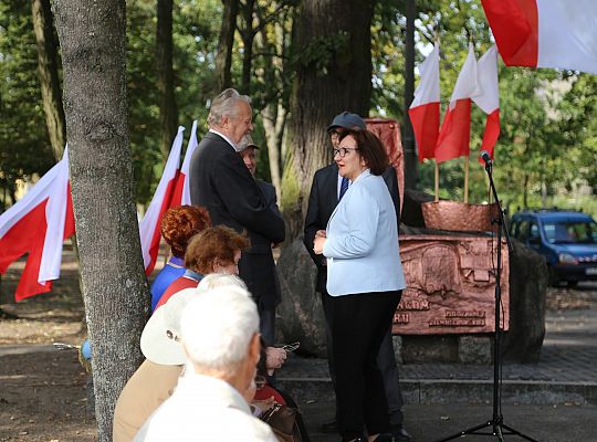 Dzień Sybiraka. Kwiaty i znicze pod Pomnikiem 26709