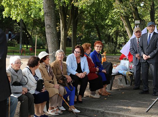 Dzień Sybiraka. Kwiaty i znicze pod Pomnikiem 26712