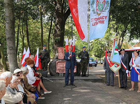 Dzień Sybiraka. Kwiaty i znicze pod Pomnikiem 26718