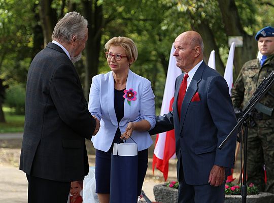 Dzień Sybiraka. Kwiaty i znicze pod Pomnikiem 26727