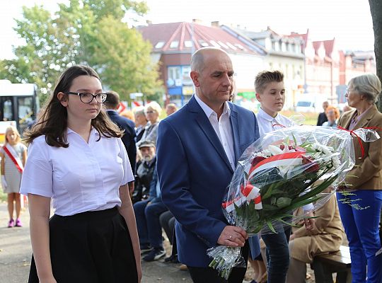 Dzień Sybiraka. Kwiaty i znicze pod Pomnikiem 26743