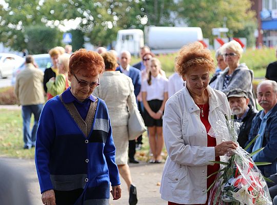 Dzień Sybiraka. Kwiaty i znicze pod Pomnikiem 26748