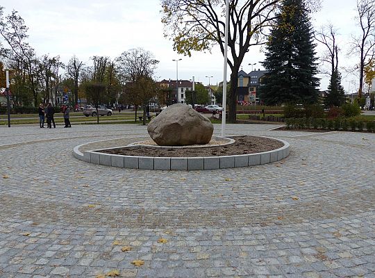 Obelisk Niepodległości na Skwerze Orła Białego 27299