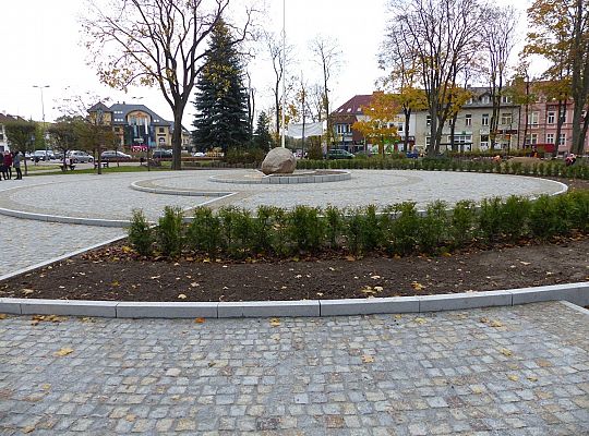 Obelisk Niepodległości na Skwerze Orła Białego 27301