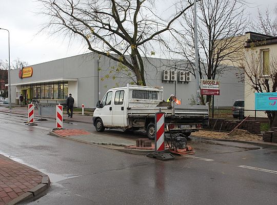 Trwa budowa nowego przejścia dla pieszych na Armii 27750