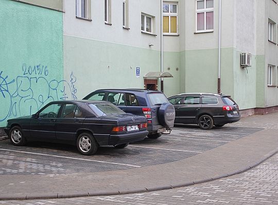 Nowe miejsca postojowe na zapleczu Orzeszkowej i 27780