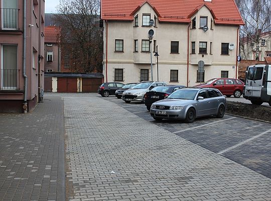 Nowe miejsca postojowe na zapleczu Orzeszkowej i 27783