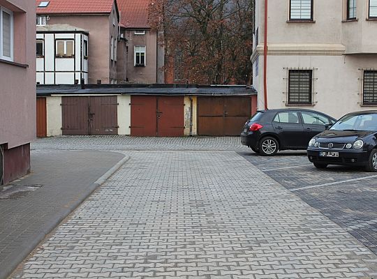 Nowe miejsca postojowe na zapleczu Orzeszkowej i 27784