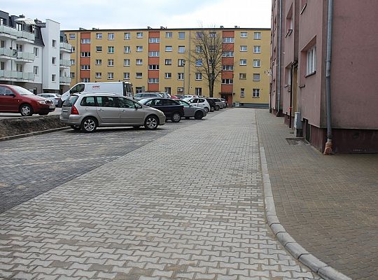 Nowe miejsca postojowe na zapleczu Orzeszkowej i 27786