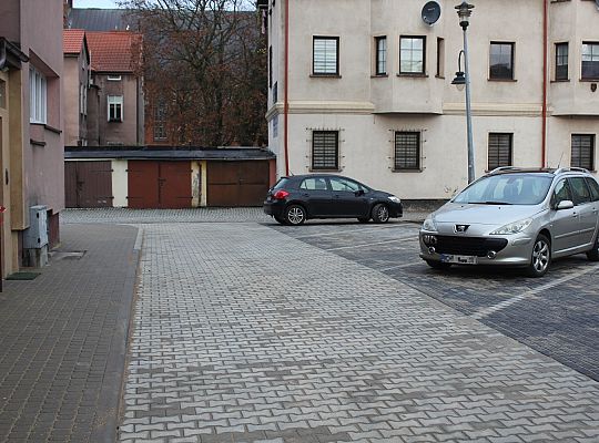 Nowe miejsca postojowe na zapleczu Orzeszkowej i 27787