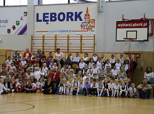 Szkoły i przedszkola wspólnie świętowały setną 27799