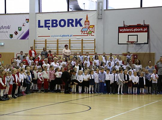 Szkoły i przedszkola wspólnie świętowały setną 27802