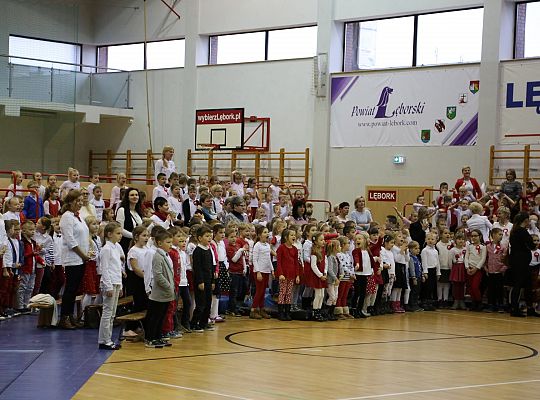 Szkoły i przedszkola wspólnie świętowały setną 27803