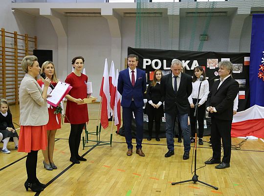 Szkoły i przedszkola wspólnie świętowały setną 27804