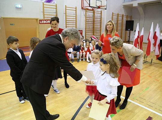 Szkoły i przedszkola wspólnie świętowały setną 27809