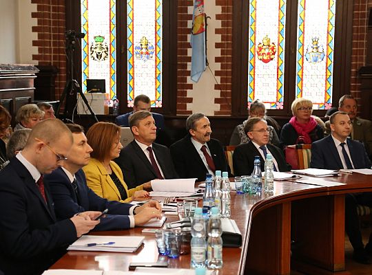I sesja Rady Miejskiej – Burmistrz i Radni złożyli 27811