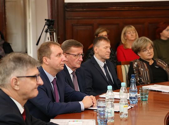I sesja Rady Miejskiej – Burmistrz i Radni złożyli 27812