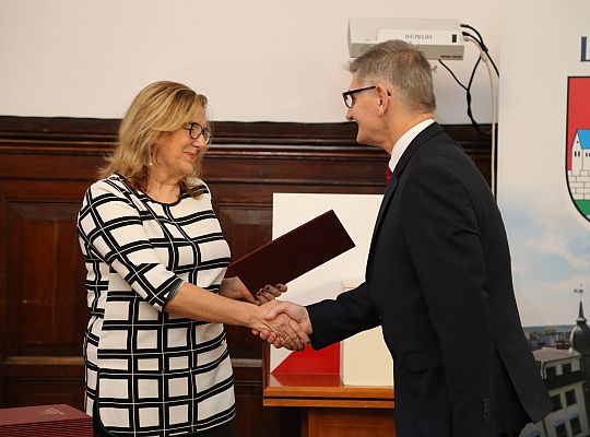 I sesja Rady Miejskiej – Burmistrz i Radni złożyli 27815
