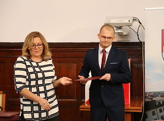 I sesja Rady Miejskiej – Burmistrz i Radni złożyli 27816