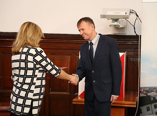I sesja Rady Miejskiej – Burmistrz i Radni złożyli 27817