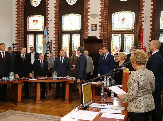 I sesja Rady Miejskiej – Burmistrz i Radni złożyli 27822