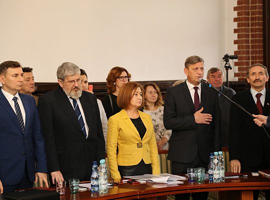 I sesja Rady Miejskiej – Burmistrz i Radni złożyli 27823