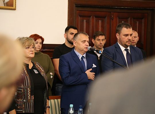 I sesja Rady Miejskiej – Burmistrz i Radni złożyli 27825
